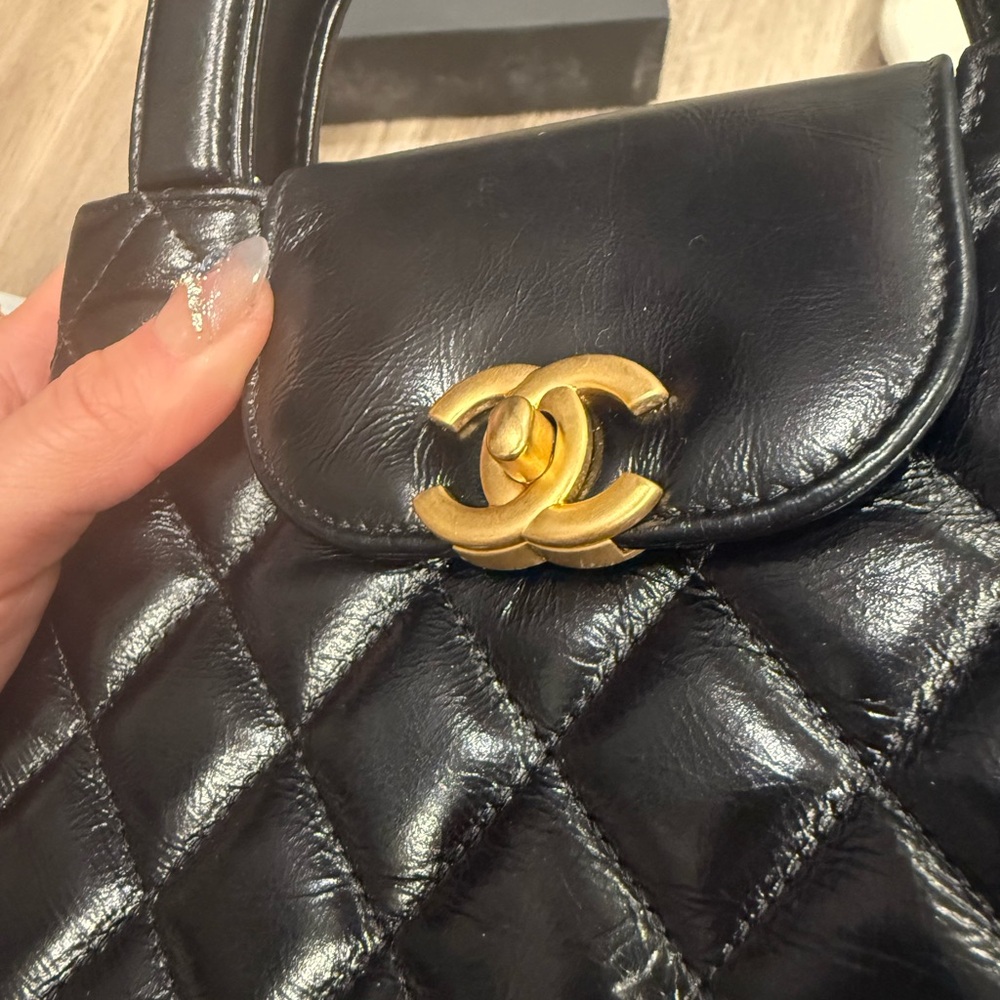 Chanel Black Quilted Crossbody Bag with Gold Chain - Picture 4 of 6